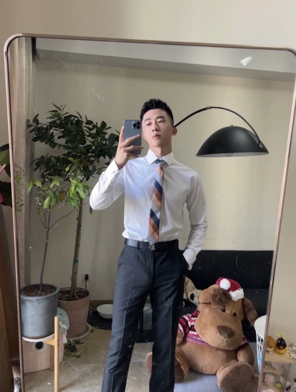 张浩的第一张照片--桃园认干亲服务网